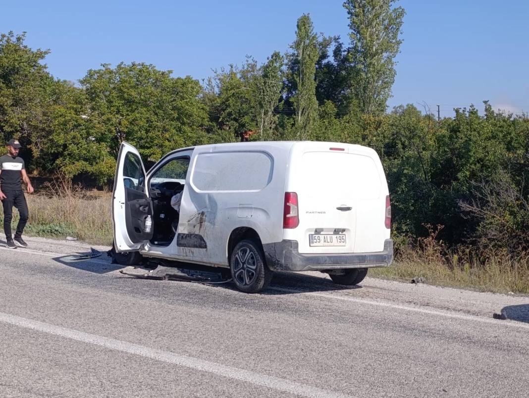 Konya'da kahreden kaza! 3 kişi hayatını kaybetti, 1 yaralı var 2